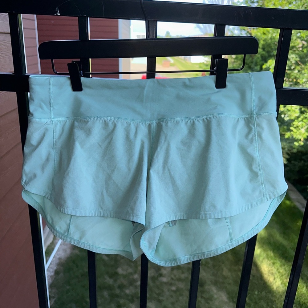 Lululemon Speed Up short lined 2.5 in inseam, size 8